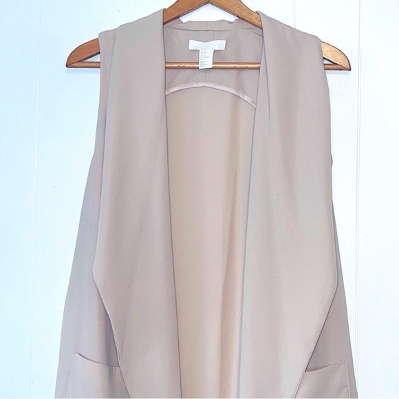 H&M Asymmetrical Drapey Waterfall Front Sleeveless Cardigan Vest Cream - Picture 2 of 12